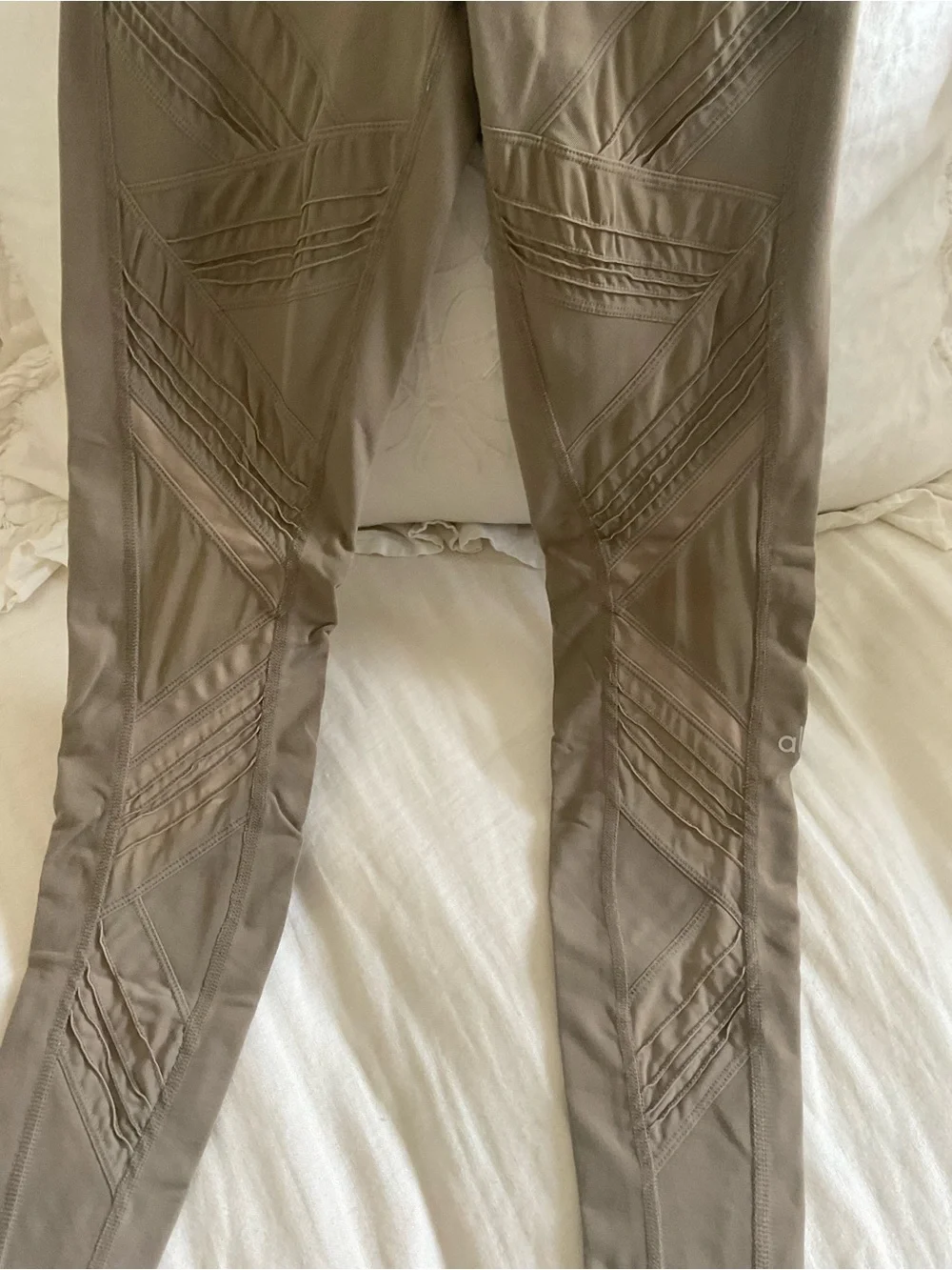 ALO - High-Waist Block Mesh Leggings - Nude - Picture 3 of 9
